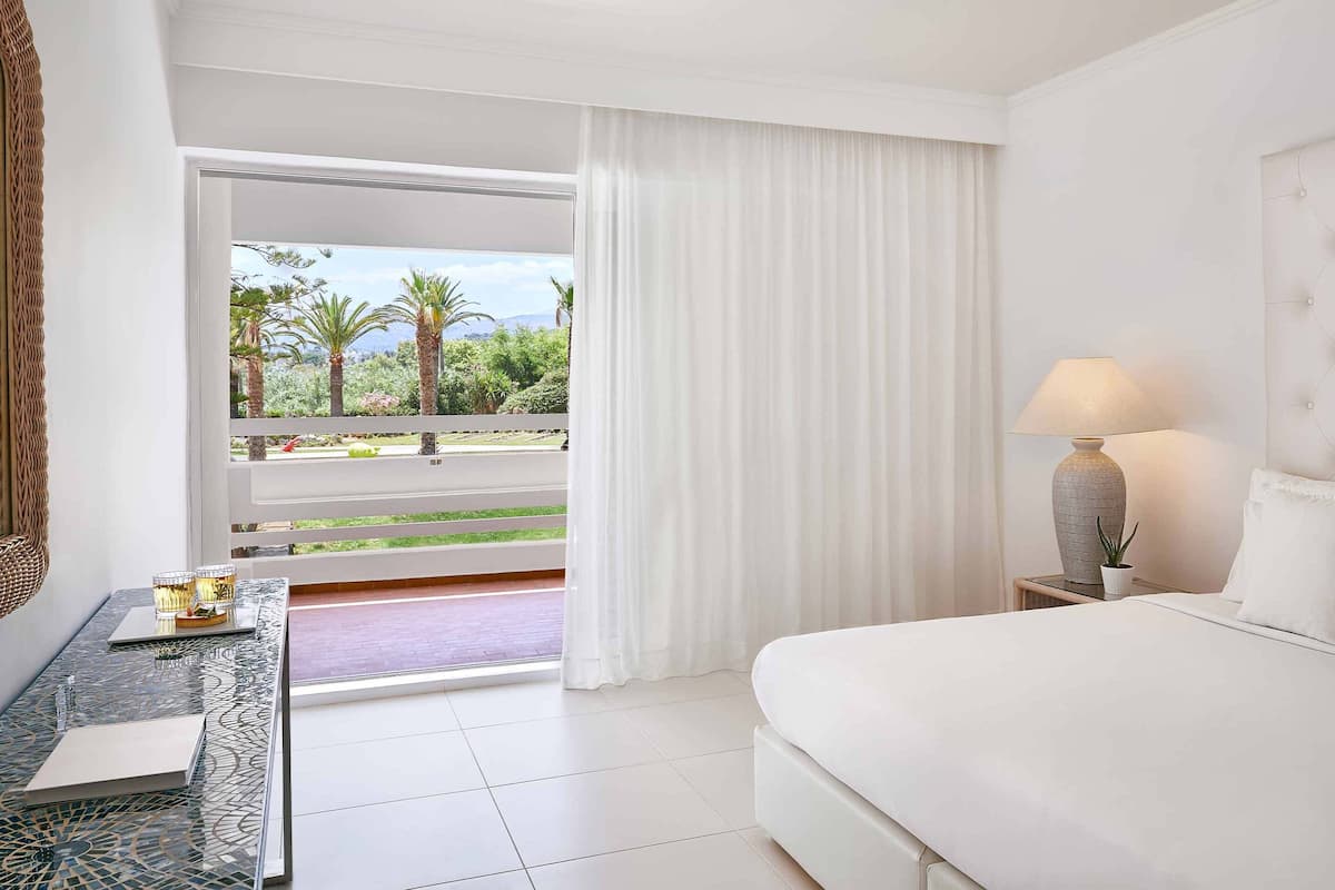 Free minibar, in-room safe, blackout curtains, free WiFi