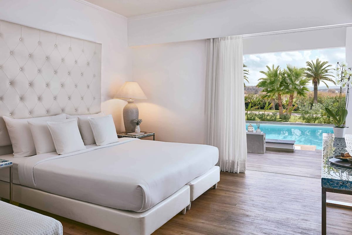 Swim Up White Room | Pemandangan dari bilik