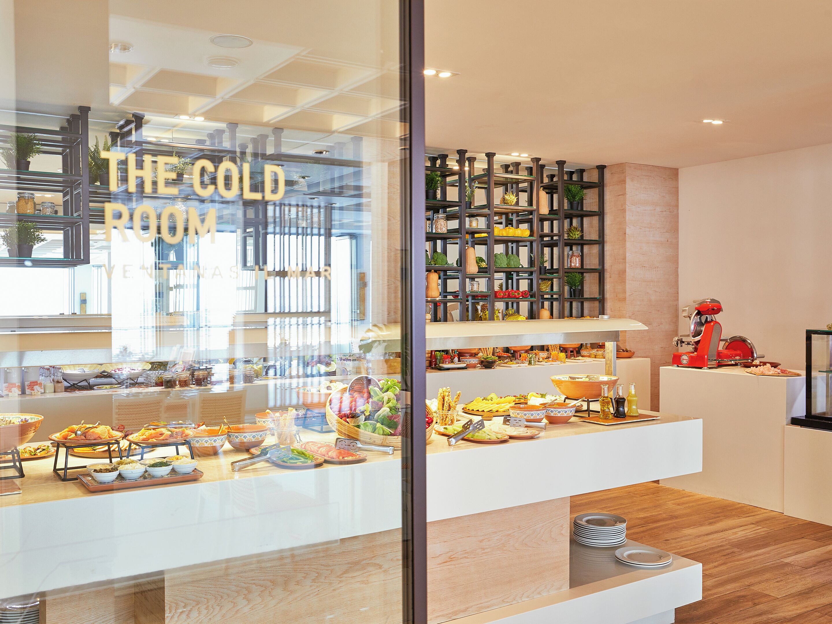 Bao gồm bữa sáng đầy đủ hàng ngày 