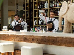 Bar (in der Unterkunft)