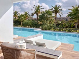 Swim Up White Room | 迷你吧（备有免费物品）、客房内保险箱、遮光窗帘、免费 WiFi