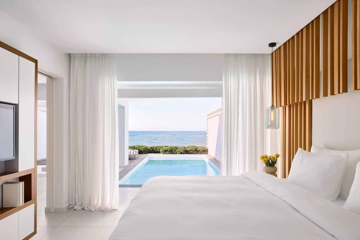 Villa Luxe Yali, Seafront Prive Pool | Bar mini percuma, peti besi dalam bilik, langsir/tirai gelap terus 
