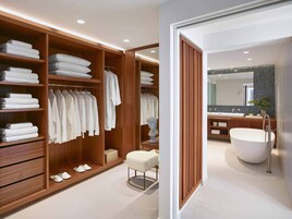 Villa White, Seafront Prive Pool | 浴室 | 免费洗浴用品、吹风机、浴袍、拖鞋