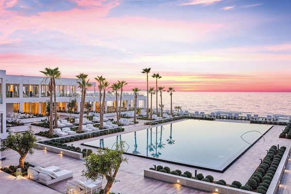 Seasonal outdoor pool, pool umbrellas, sun loungers