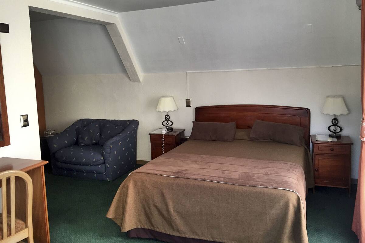 Chambre Standard double | Lit avec matelas en mousse à mémoire, minibar, coffre-fort