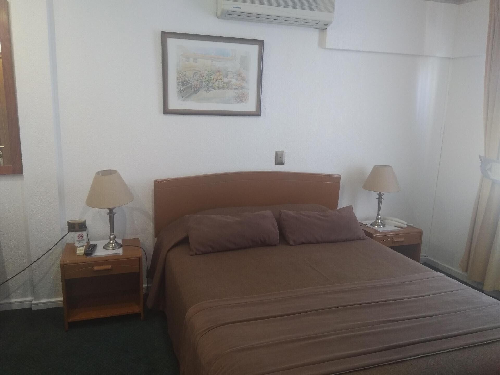 Memory foam beds, minibar, in-room safe, WiFi (free)