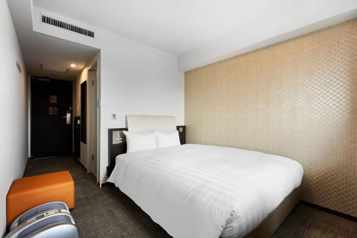 Desk, blackout curtains, free WiFi, bed sheets