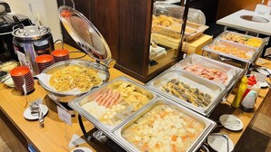 朝食 (ビュッフェ)、毎日提供 (有料)
