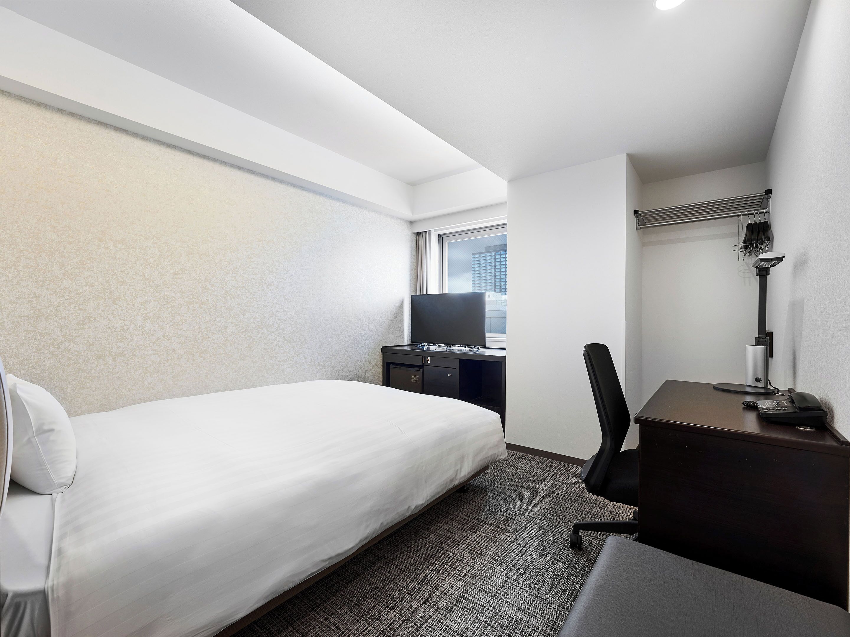 書桌、遮光布/窗簾、免費無線上網、床單