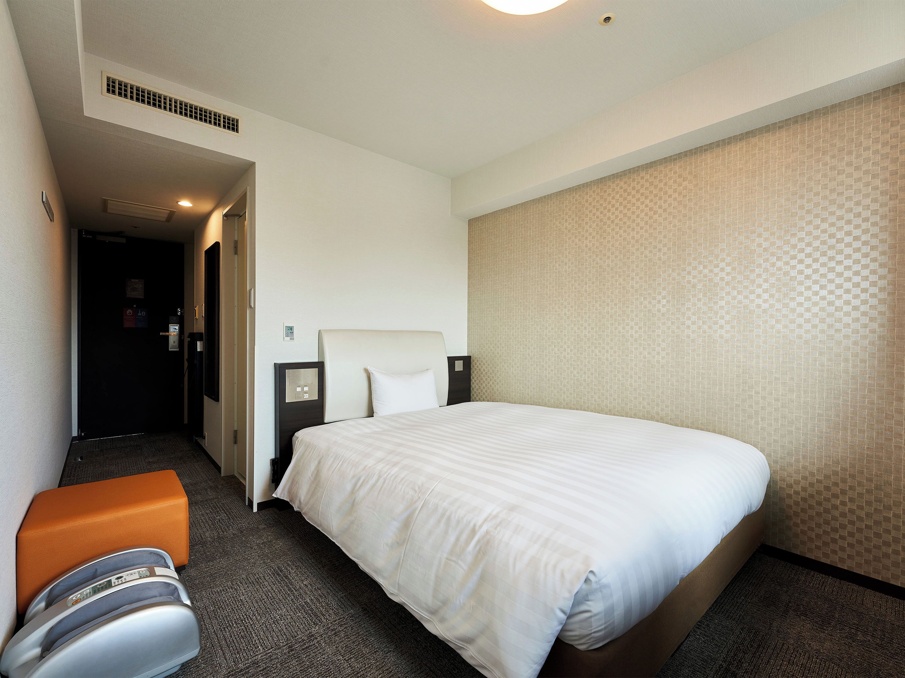 書桌、遮光布/窗簾、免費無線上網、床單