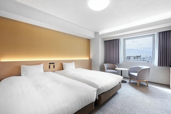 Desk, blackout drapes, free WiFi, bed sheets