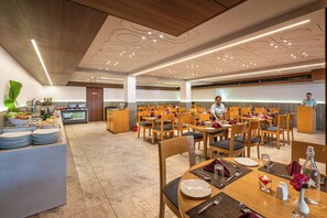 Petit déjeuner buffet (250 INR par personne)