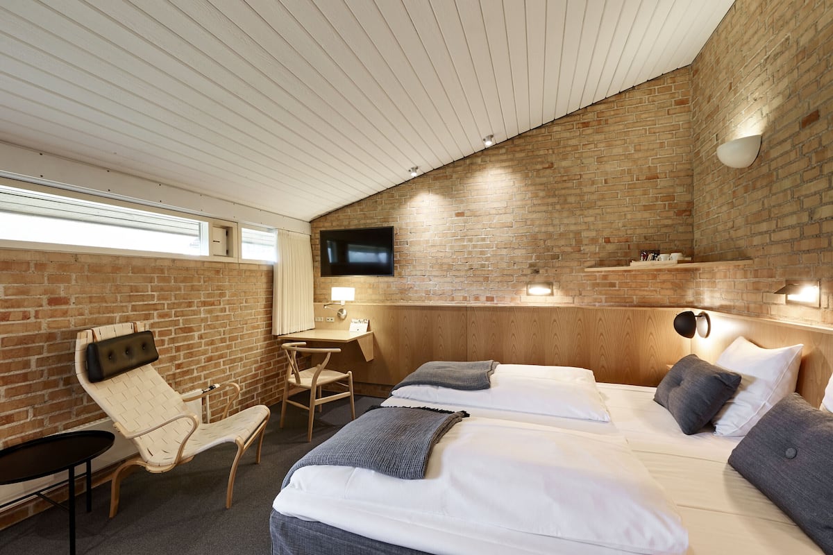 Standard Double Room | Premium bedding, desk, iron/ironing board, free WiFi