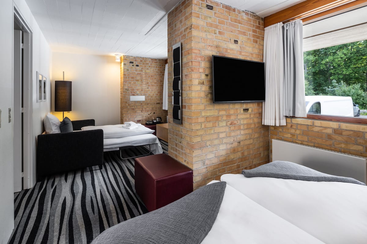 Family Room | Premium bedding, desk, iron/ironing board, free WiFi
