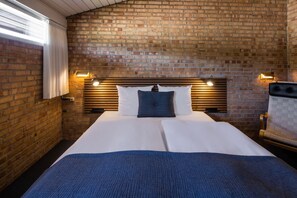 Standard Room, 2 Single Beds | Premium bedding, desk, iron/ironing board, free WiFi