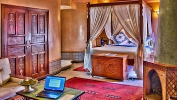Deluxe Suite | In-room safe, desk, blackout drapes, soundproofing
