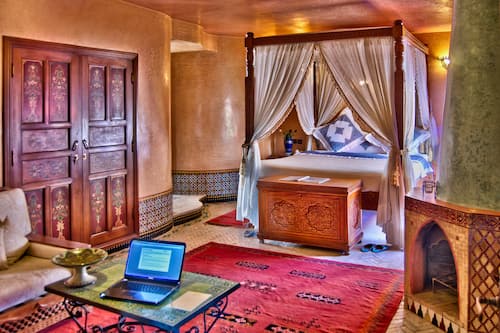 Coffres-forts dans les chambres, bureau, rideaux occultants