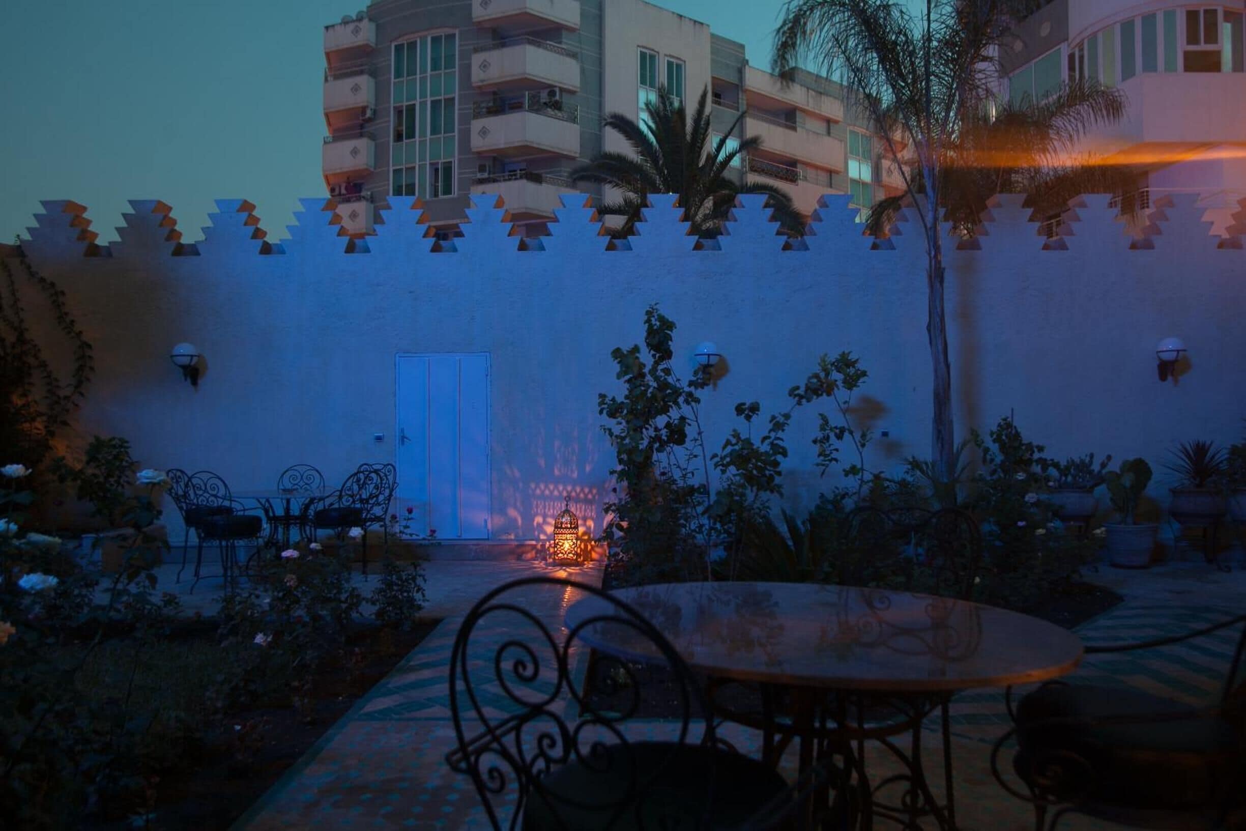 Breakfast, lunch and dinner served