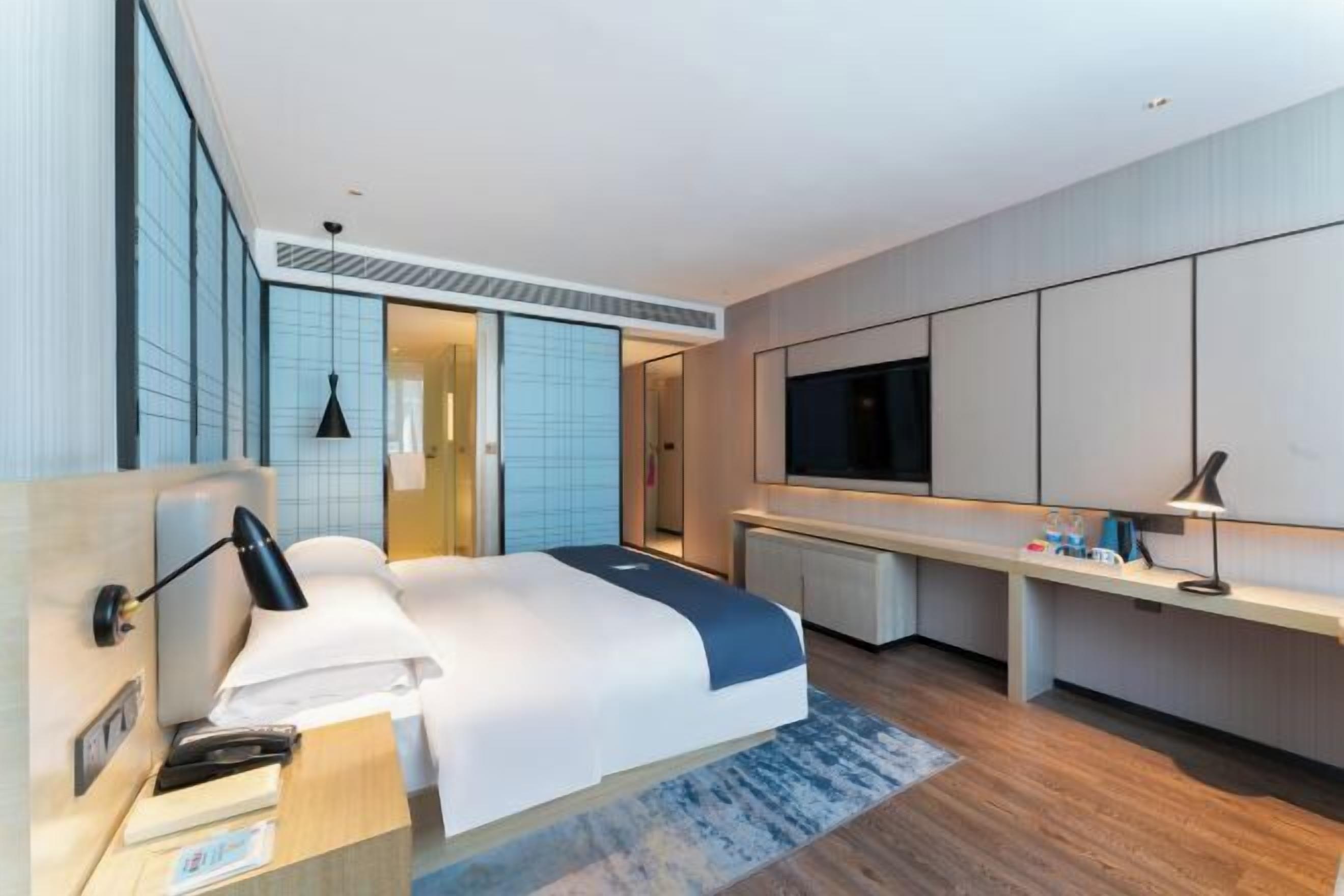 Minibar, in-room safe, iron/ironing board, alarm clocks