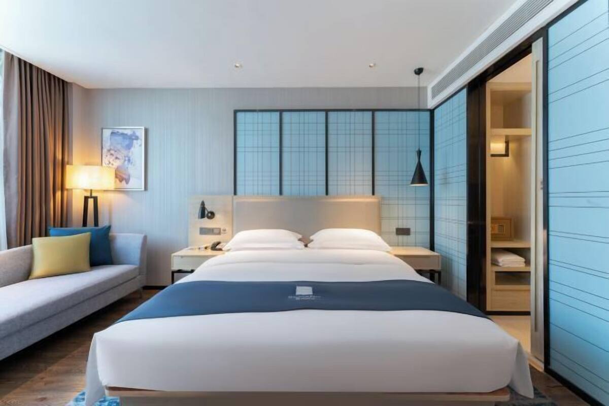 Minibar, una cassaforte in camera, ferro/asse da stiro