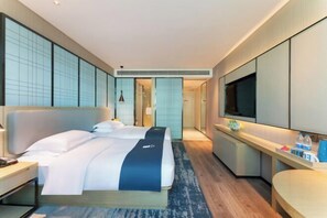 Minibar, in-room safe, iron/ironing board, alarm clocks - Echarm Hotel (Guangzhou Panyu Shiqiao Subway Station Store) (Guangzhou)