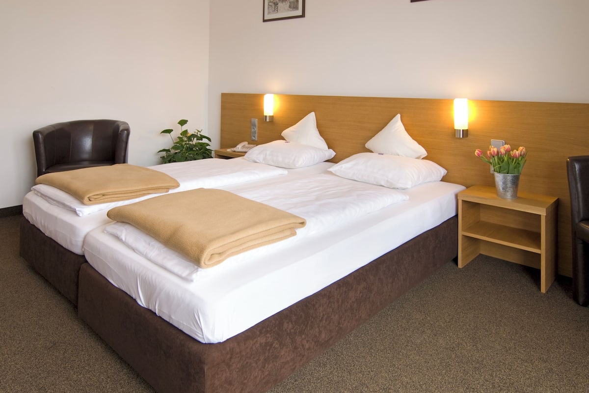 Premium bedding, in-room safe, desk, cots/infant beds