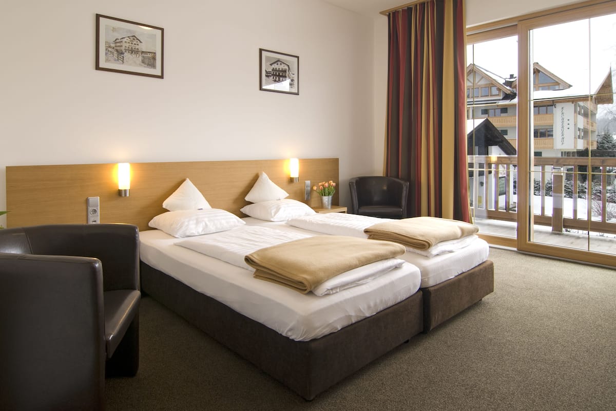 Premium bedding, in-room safe, desk, cots/infant beds