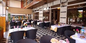 Breakfast, lunch, dinner served; local and international cuisine 