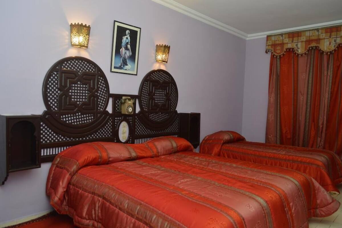Minibar, escritorio, camas supletorias y wifi gratis