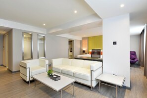 Minibar, safe på rommet og wi-fi (inkludert)