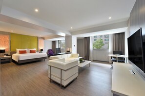 Minibar, free WiFi