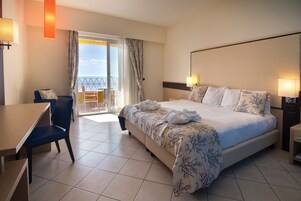 Comfort Double or Twin Room | Minibar, in-room safe, desk, cribs/infant beds