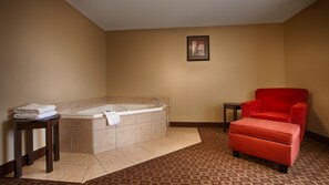 Suite, 1 King Bed, Non Smoking, Jetted Tub | Jetted bathtub - Best Western Plus Deridder Inn & Suites (DeRidder)