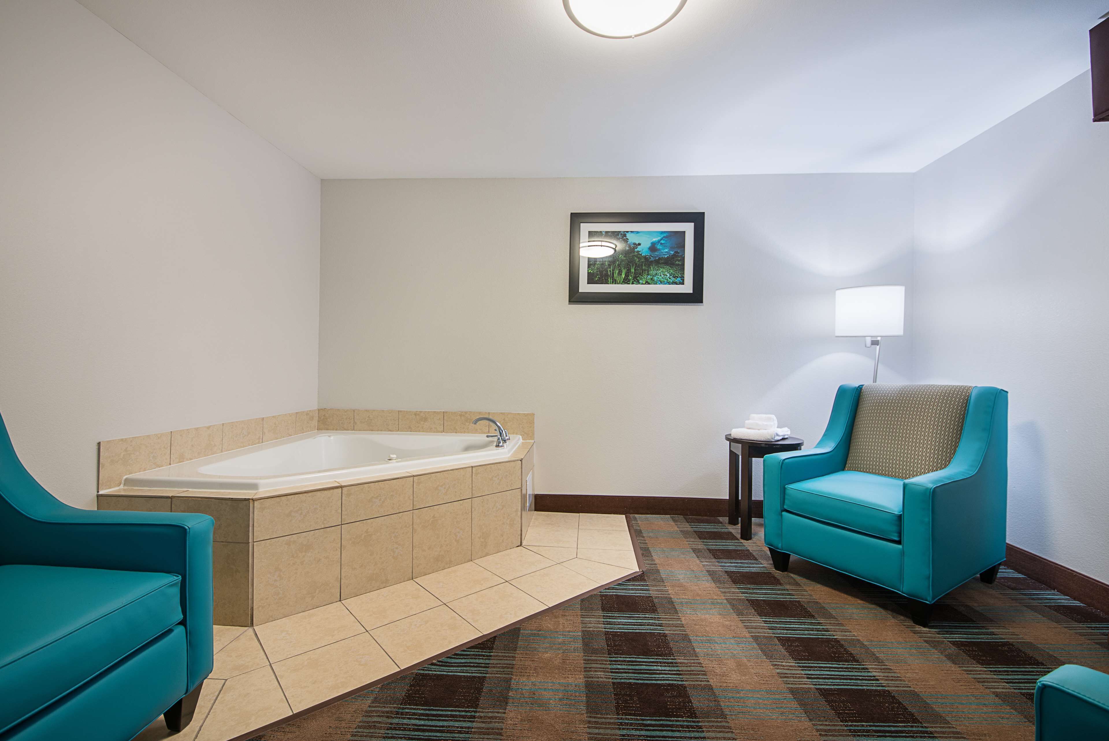 suite, 1 king bed, non smoking, jetted tub | iron/ironing board, free cots/infant beds, free wired internet