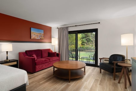 Deluxe Room, 1 King Bed, Non Smoking | Premium bedding, desk, blackout drapes, free WiFi. Hotel Vervana, Trademark Collection by Wyndham
