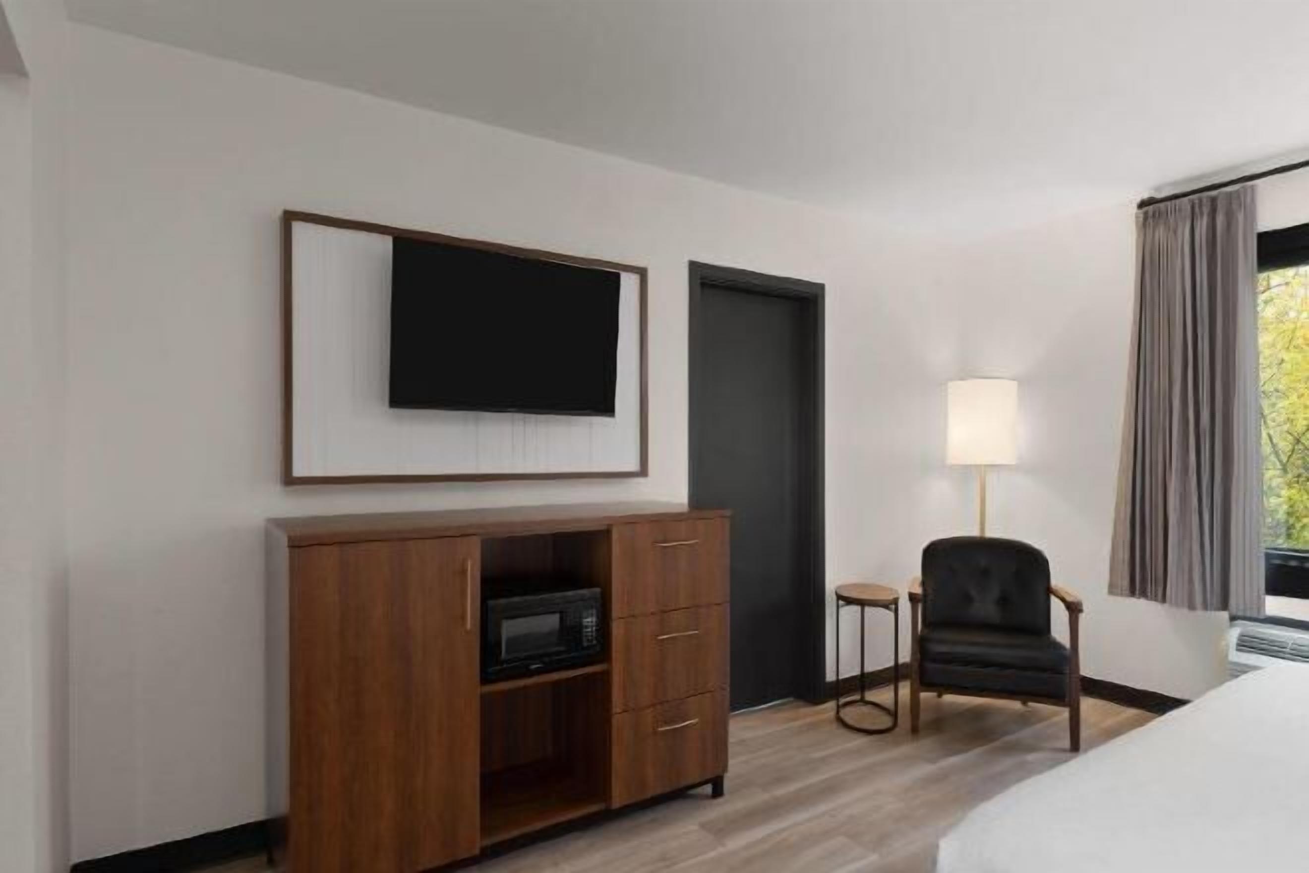 Ropa de cama de alta calidad, escritorio y cortinas blackout 