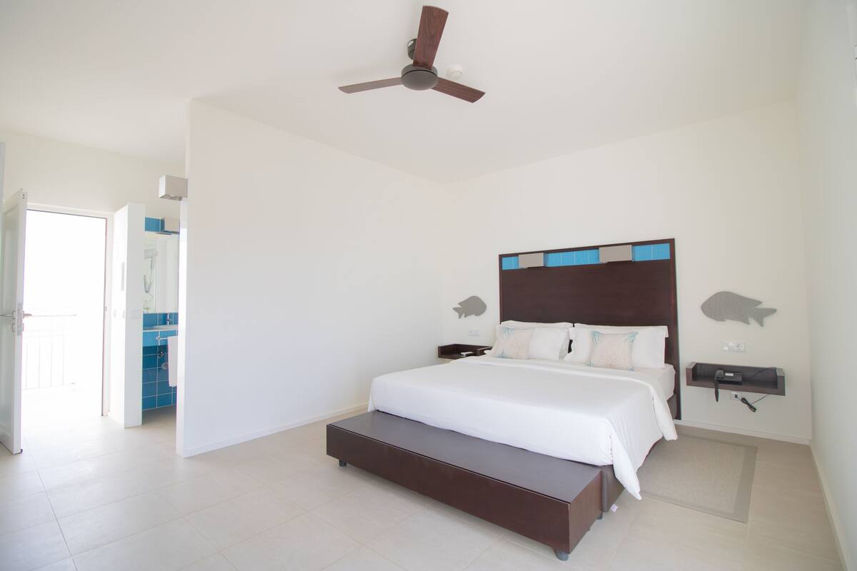 Minibar, in-room safe, blackout drapes, soundproofing