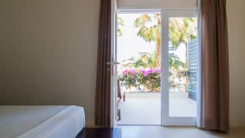Quarto superior, sacada | Frigobar, cofres nos quartos, cortinas blackout, quartos à prova de som