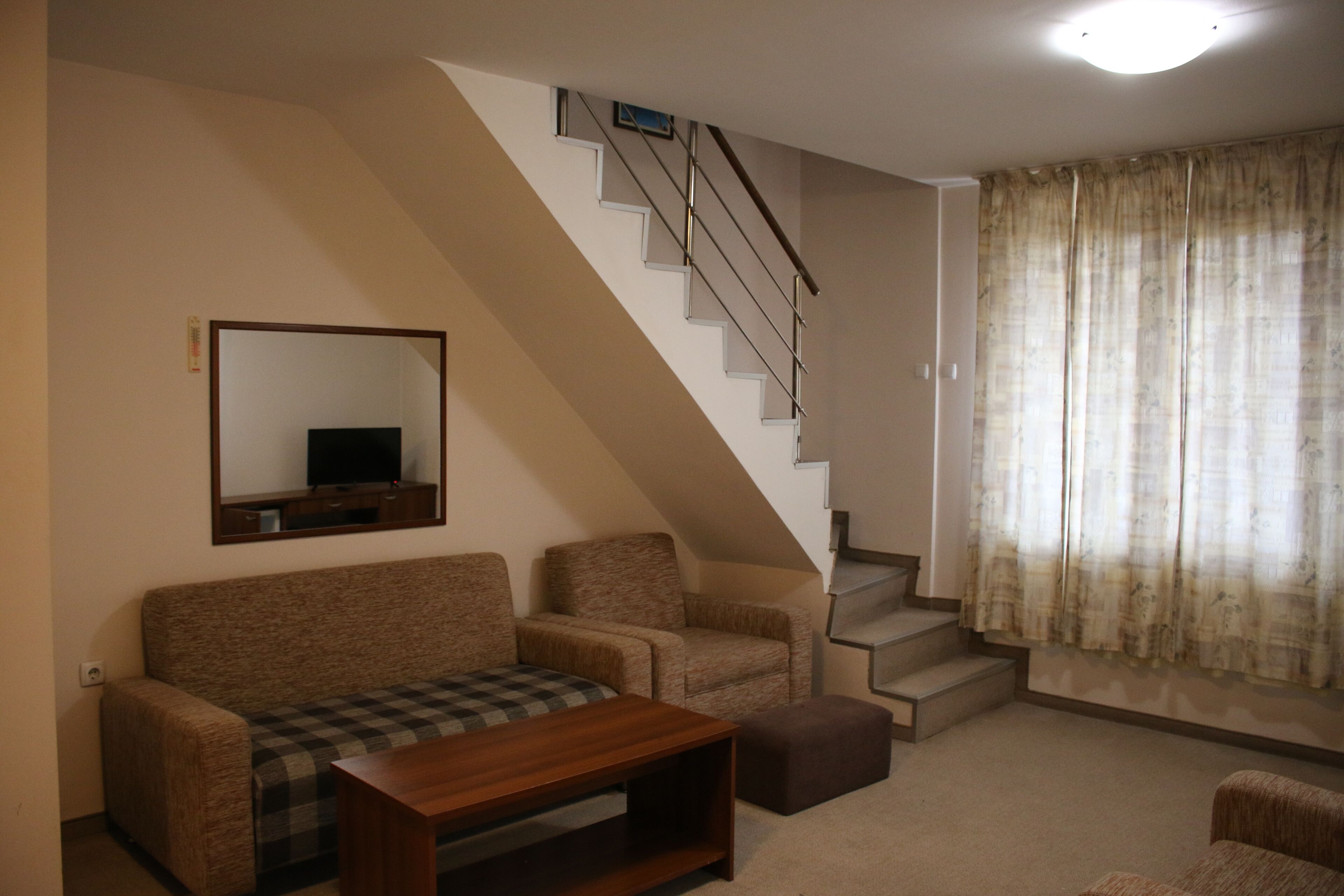 Standard Apartment | Minibar, in-room safe, desk, blackout curtains