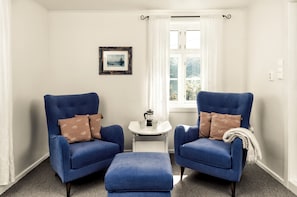 Habitación doble Confort | Área de sala de estar