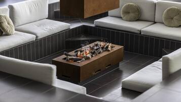 Salas de tratamiento para parejas, sauna y tina de hidromasaje