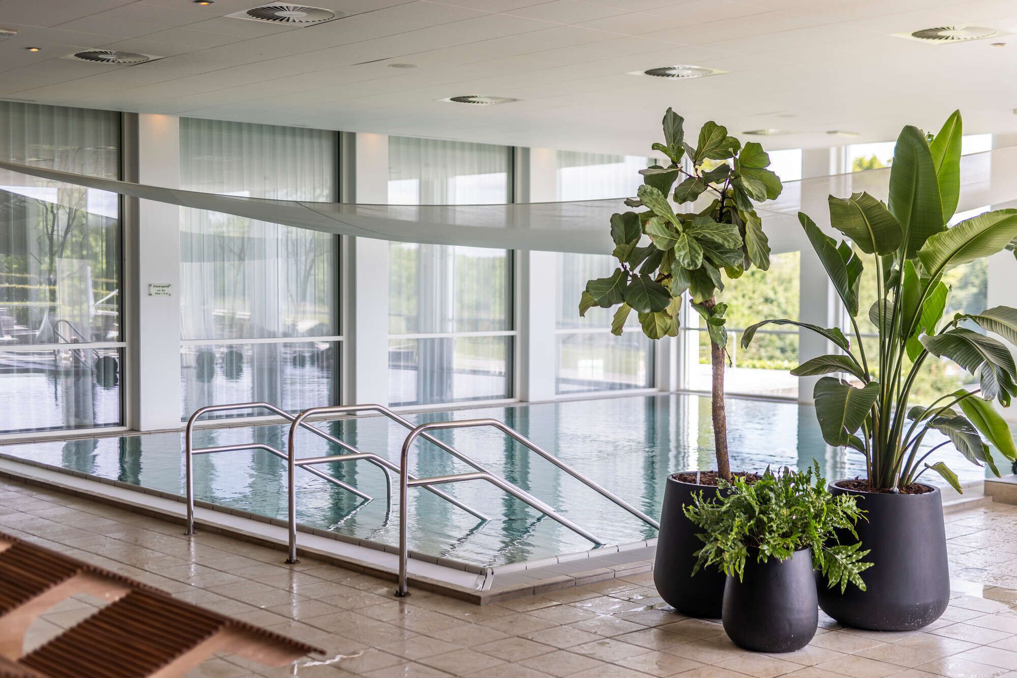 Couples treatment rooms, sauna, hot tub, steam room, body treatments