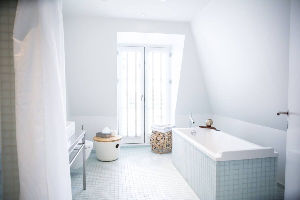 loft suite (spa-access not included) | bathroom | shower, eco-friendly toiletries, hair dryer, towels