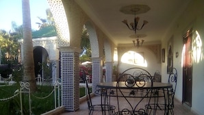 Outdoor dining - L' Arganier D'or (Ait Igas)