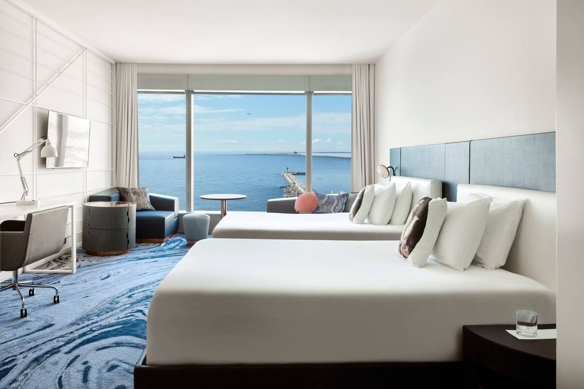 Premier kamer, 2 eenpersoonsbedden, uitzicht op jachthaven | Luxe beddengoed, donsdekens, pillowtop-bedden, een minibar