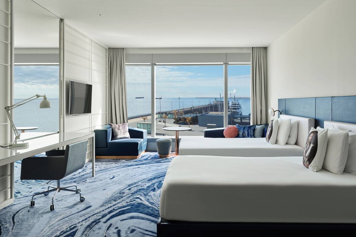 Premier kamer, 2 eenpersoonsbedden, uitzicht op jachthaven | Luxe beddengoed, donsdekens, pillowtop-bedden, een minibar