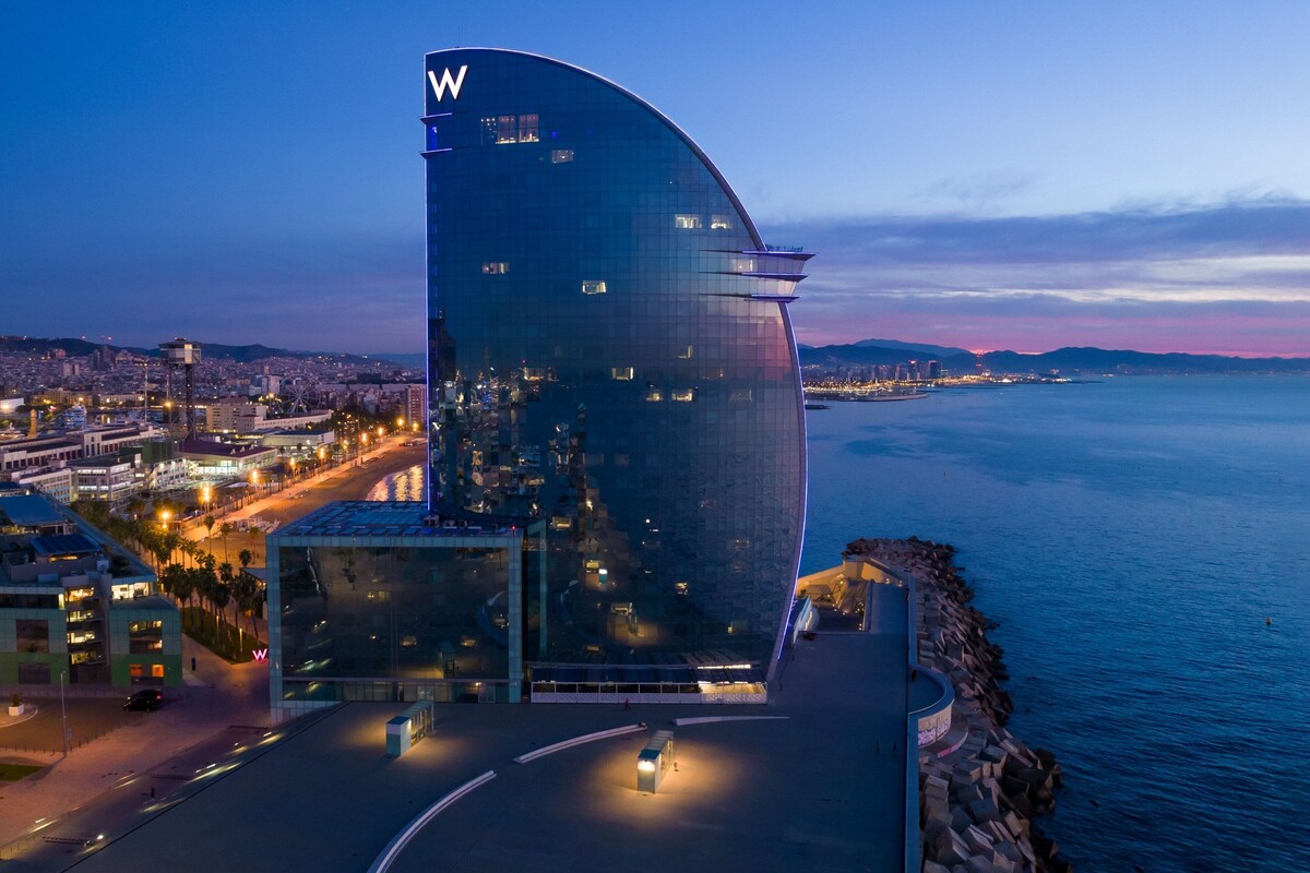 Discover the best luxury hotels in Barcelona. Honest reviews, safety tips, and personal insights to help you choose where to stay in Barcelona.