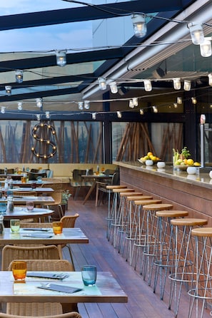 4 restaurants, lunch, dinner served; Japanese cuisine
