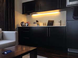 Studio, 1 giường đôi | Bếp nhỏ riêng | Tủ lạnh, lò vi sóng, bếp nấu, máy rửa bát