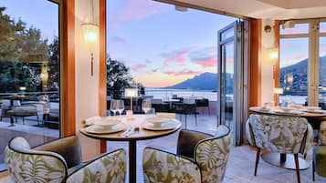Petit déjeuner et dßner servis sur place, vue sur la mer